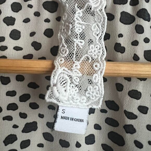 Black & Neutral Grayish-White Dalmatian/Scattered Leopard Blouse W/Flared Sleeve - Picture 5 of 8